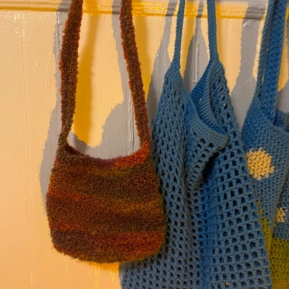 handmade multicolor fuzzy crochet bag - Picture 5 of 5